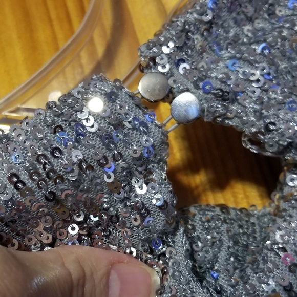 Silver sequin very sparkly top - Picture 2 of 12